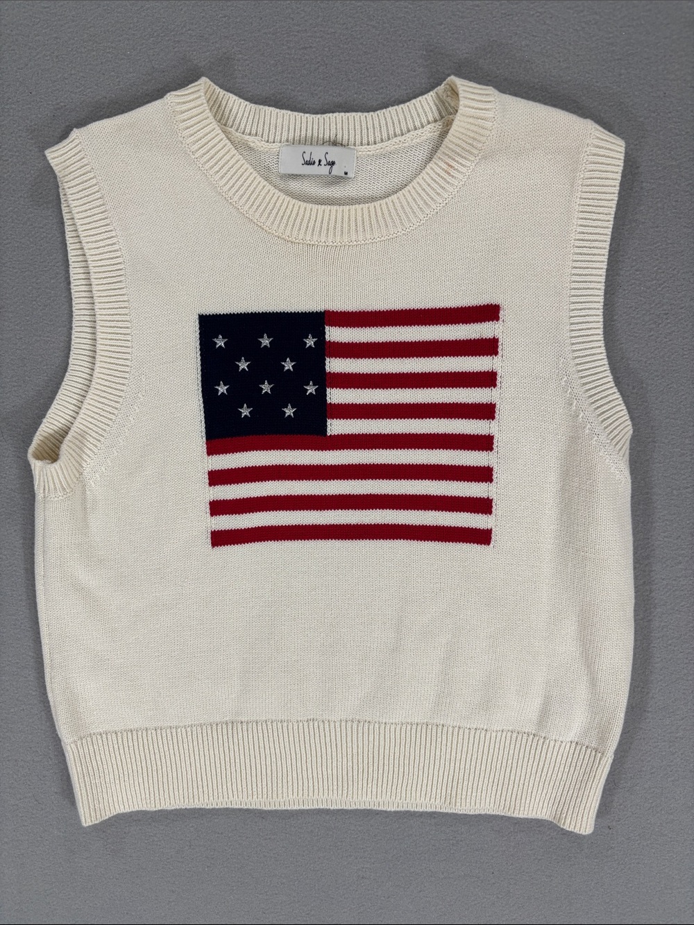 Sadie & Sage Sleeveless Knit Sweater Vest with Flag Motif -M cotton